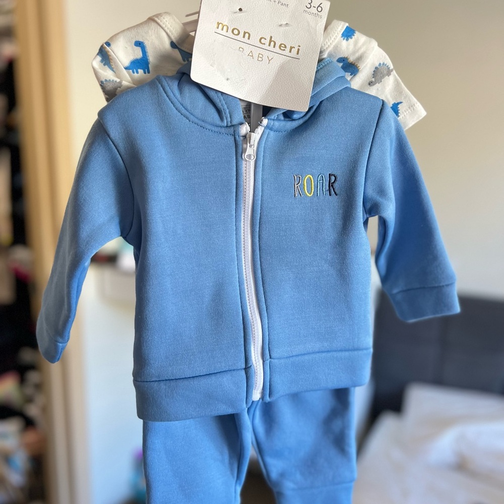 3-6 months Mon Cheri baby 3 piece set hoodie bodysuit pant Dinosaur Dino